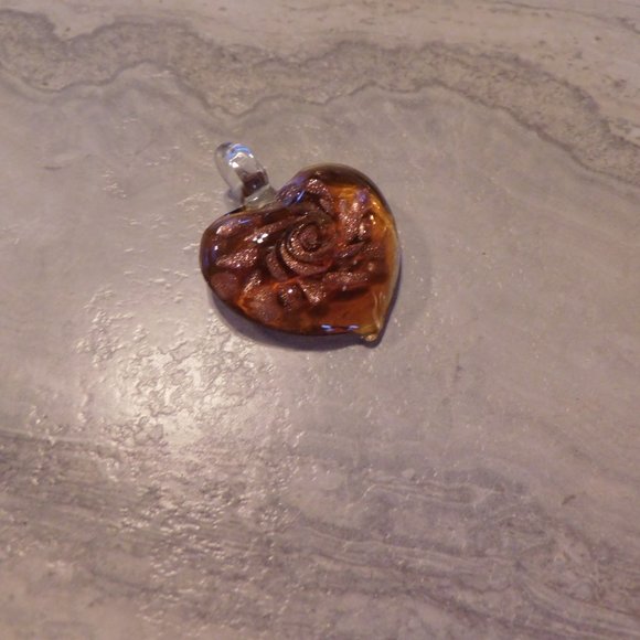 Murano glass heart pendent Gold and copper tons come with silver chain - Picture 2 of 3